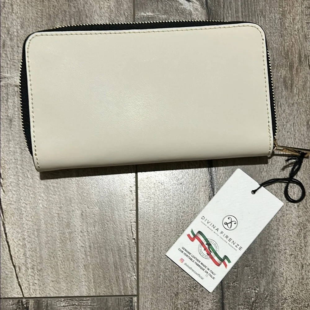 Cream Wallet - Picture 1 of 3